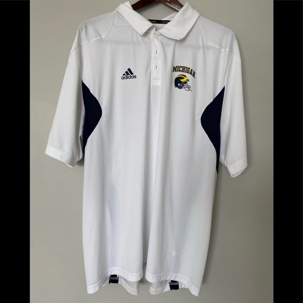 White U of M coaching gear.  Original team gear, before they went to Nike!